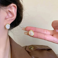 Emília – Elegáns gyöngy fülbevalók